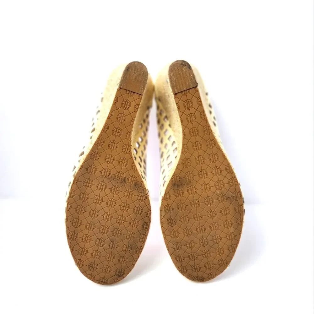 Lilly Pulitzer Resort Chic Basketweave Patent Leather Wedge Cream Size 9.5M US
